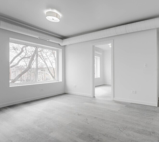 Building Photo - 6100 N Paulina St