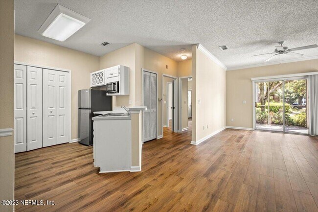 Building Photo - 3938 Hendricks Ave