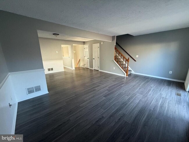 Building Photo - 1027 Pirates Ct