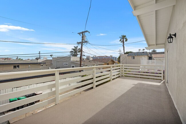 Building Photo - Coastal Living at Its Finest! Fully Remodeled!