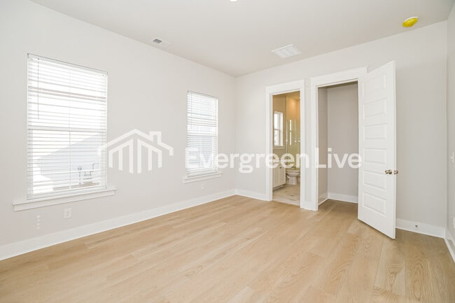 Building Photo - 129 Bloomsbury St