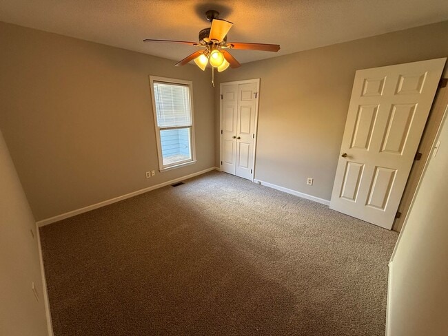 Building Photo - Beautiful Ranch style 3 Bed 2 Bath Home! Large Yard and 2 Car Garage!
