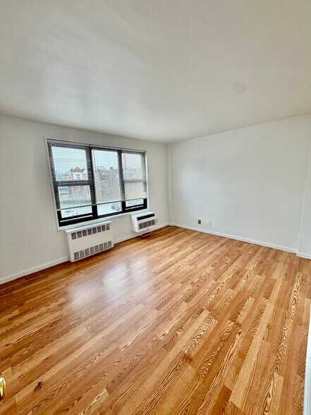 Building Photo - 47 Davis Ave