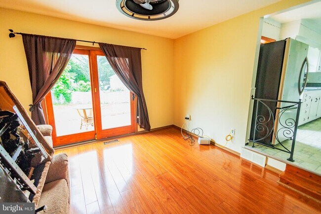 Building Photo - 300 MacClelland Ave