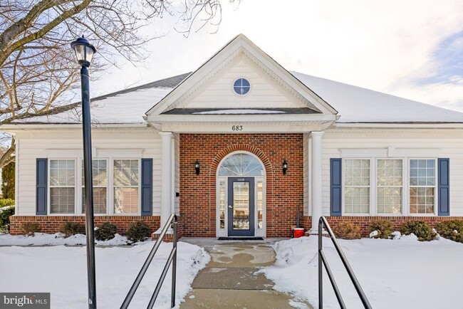 Building Photo - 521 Constellation Square SE