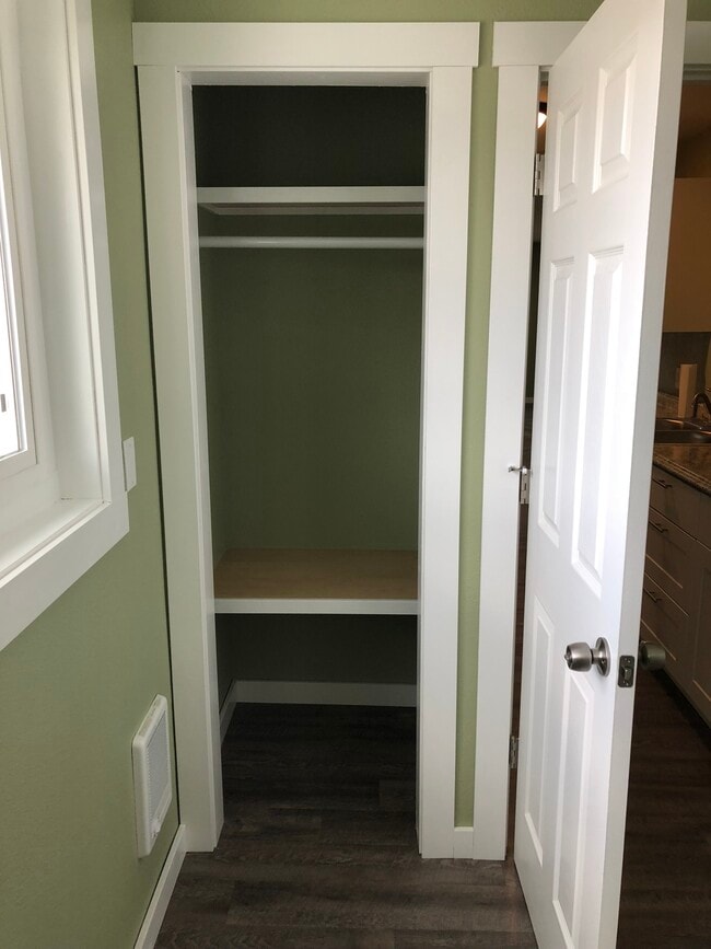 Building Photo - 1242 Main St