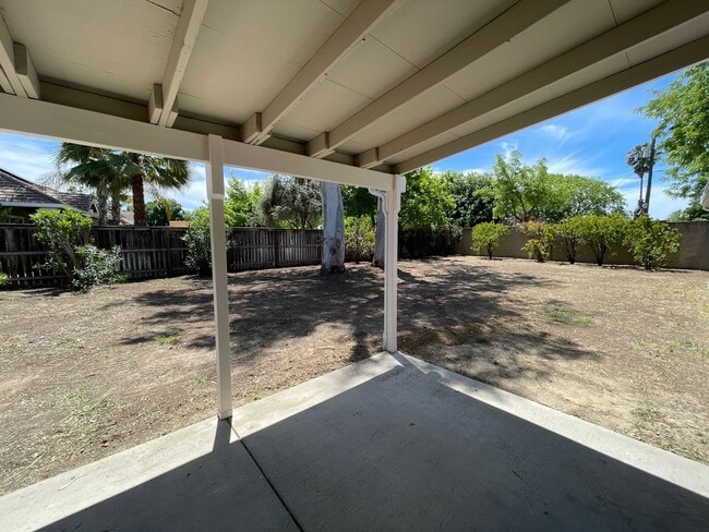 Building Photo - Beautiful Single Story Home Ready To Be Home!