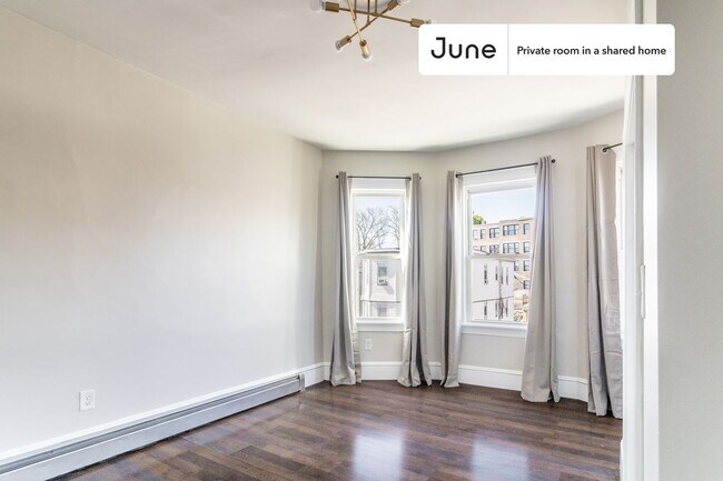 Building Photo - Room in Shared 4 bed/1.5 bath home