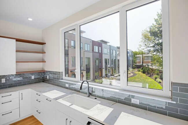Building Photo - 223 S Stafford Ave