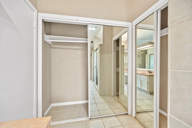 Building Photo - 16019 Mission Village Dr