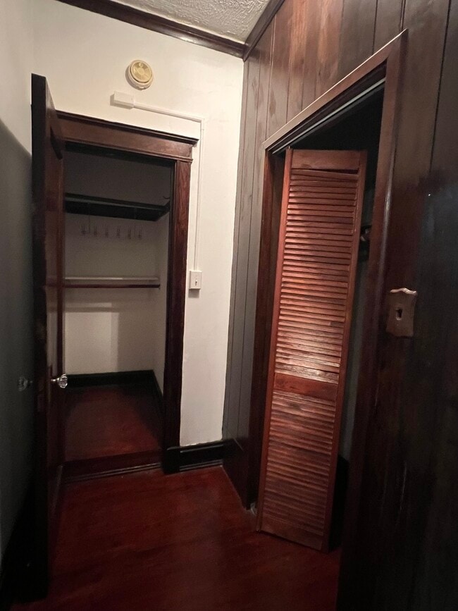 Building Photo - 4839 N Claremont Ave