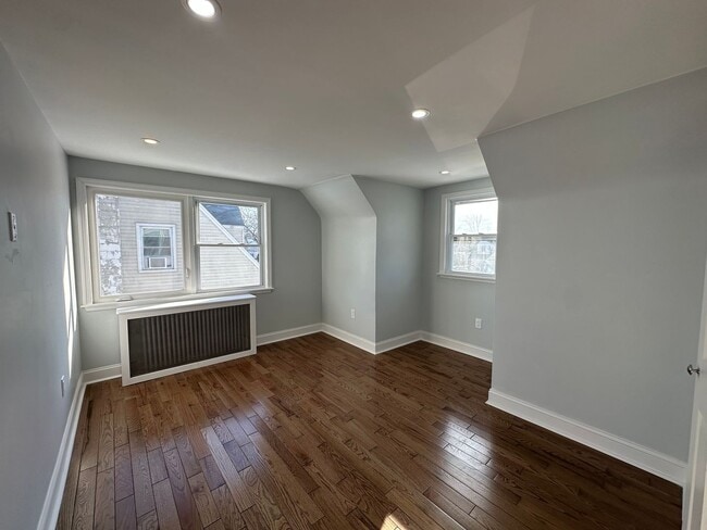 Building Photo - 10-05 2nd St