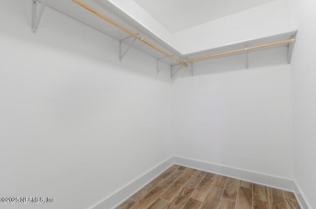 Building Photo - 528 Meteor St
