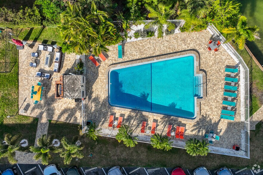 Building Photo - Sandcove Apartments