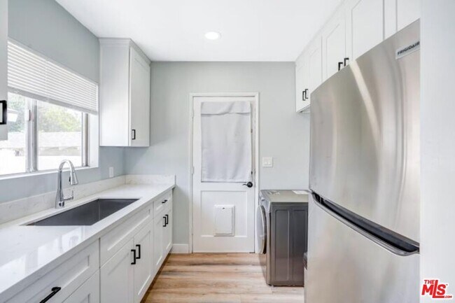 Building Photo - 19924 Welby Way