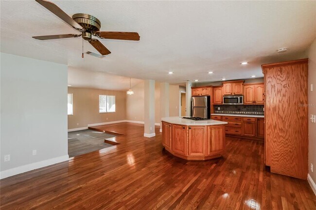 Building Photo - 931 Waverly Dr