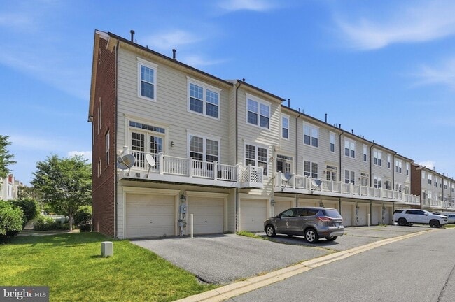 Building Photo - 8921 Amelung St