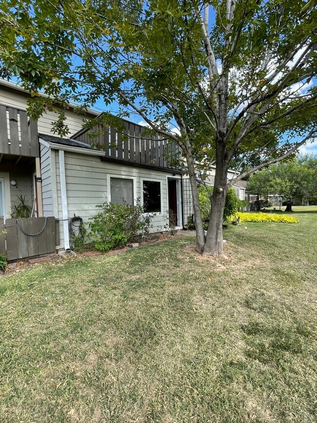 Building Photo - 5005 Georgi Ln