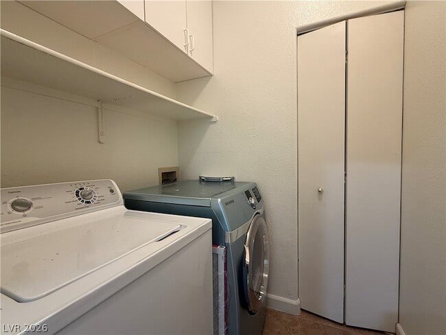 Building Photo - 9824 Garamound Ave