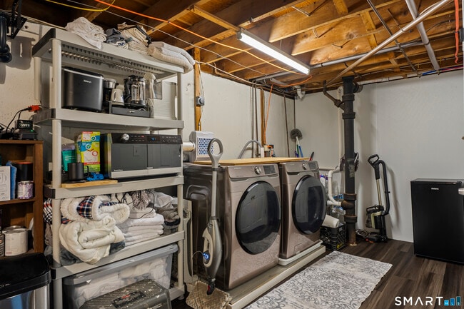 Building Photo - 77 Basswood Dr