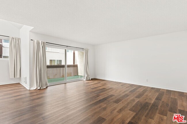 Building Photo - 6000 Canterbury Dr