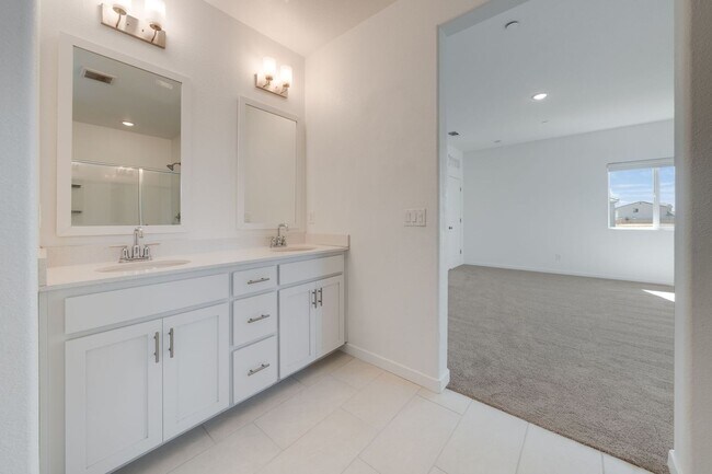 Building Photo - New 4 Bedroom Home with Next Gen Suite + S...