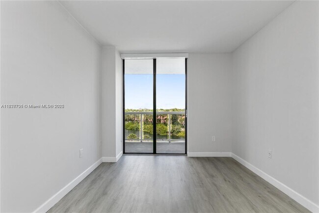 Building Photo - 20505 E Country Club Dr