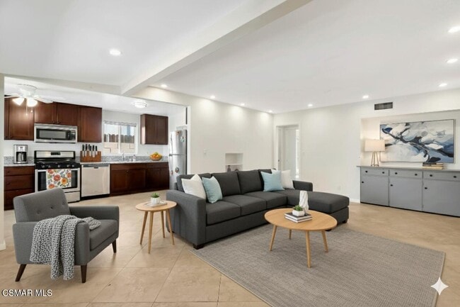 Building Photo - 7322 Lindley Ave