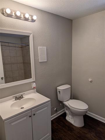 Building Photo - 2413 Hillview Dr