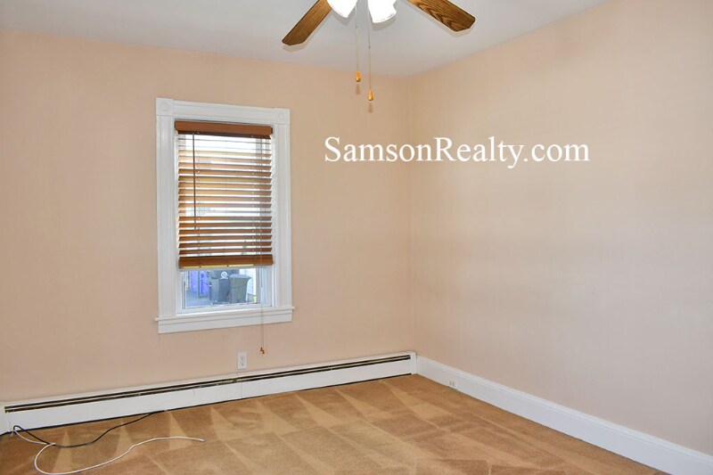 Building Photo - 158 Bentley St
