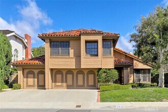 Building Photo - 2936 Calle Frontera