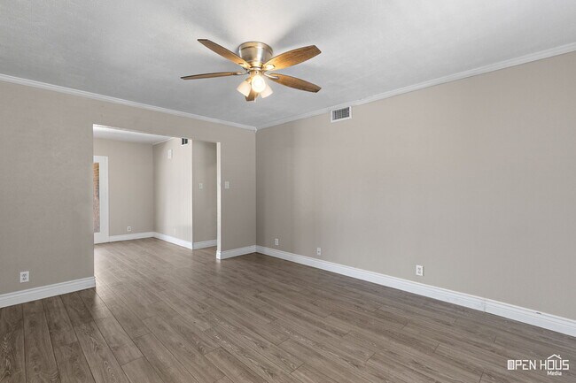 Building Photo - 4615 Hollandale Ave