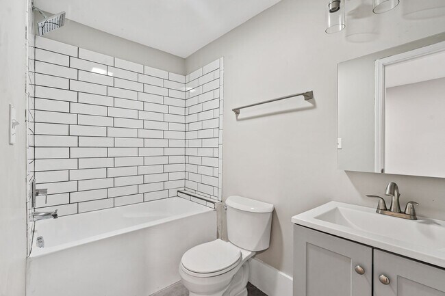 Building Photo - 223 13th St