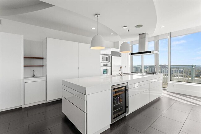 Building Photo - 3338 Peachtree Rd NE