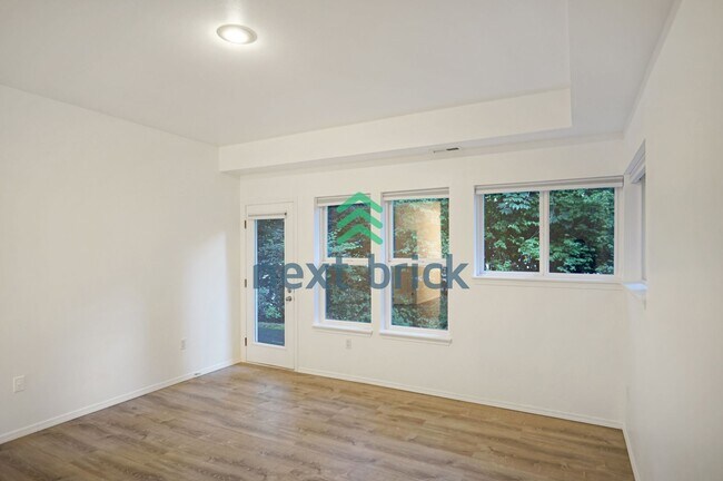 Building Photo - Beautiful home with 3 beds, 2.5 baths for ...