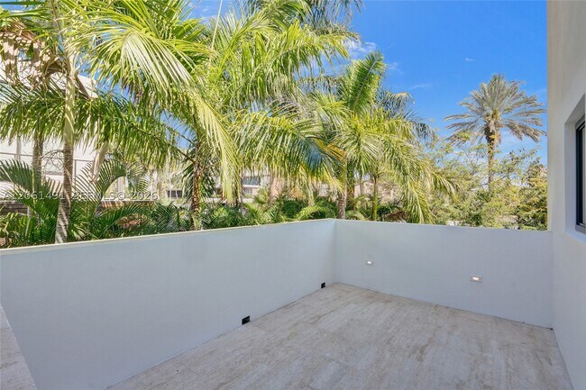 Building Photo - 240 Ocean