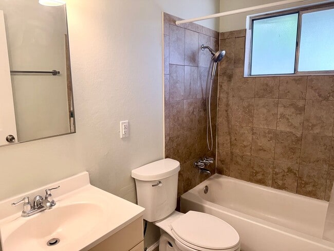 Building Photo - 5803 Woodleigh Dr