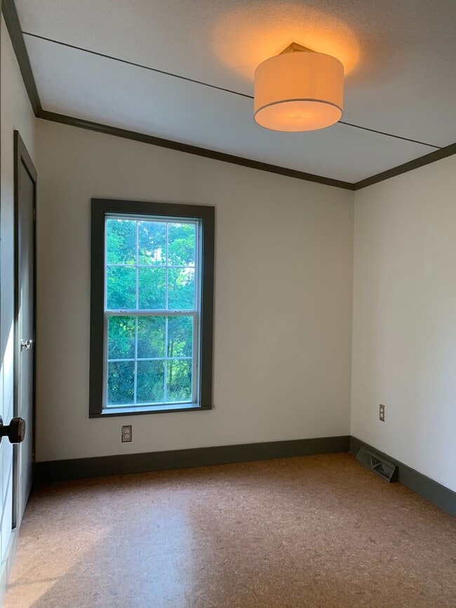 Building Photo - Beautiful Renovated House on Private Count...
