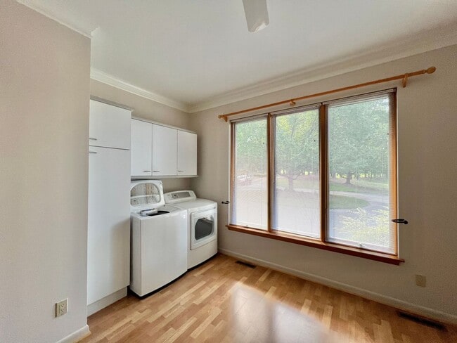 Building Photo - 3005 Hickory Tree Pl