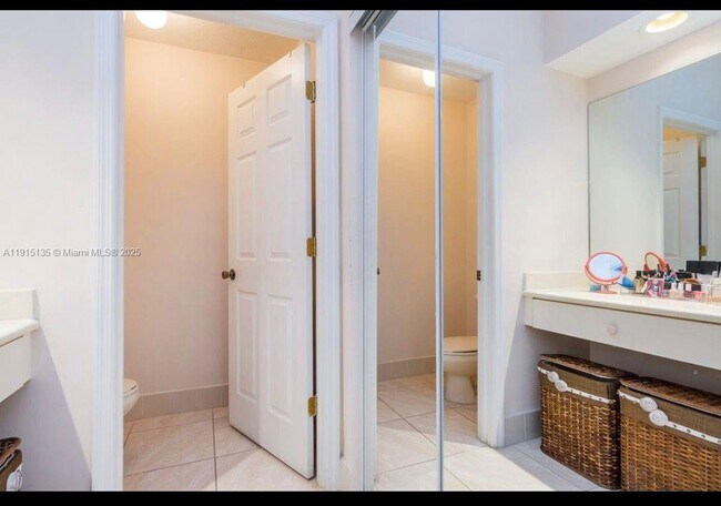 Building Photo - 1940 SE 14th Ct