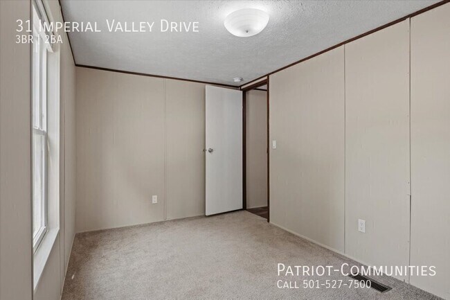 Building Photo - 31 Imperial Valley Dr