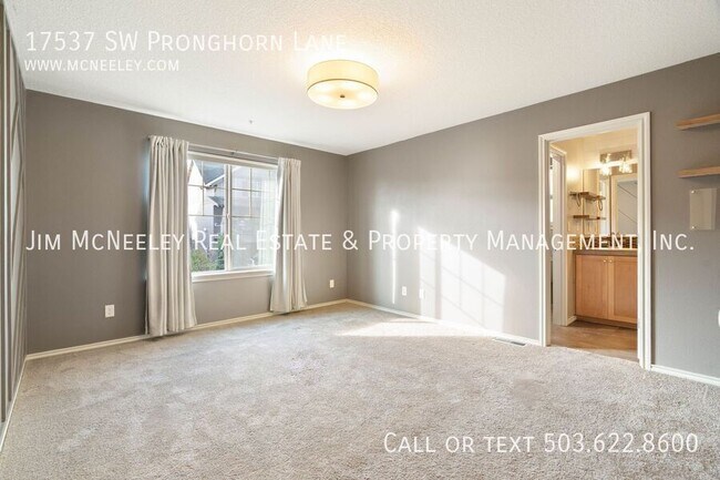 Building Photo - 17537 SW Pronghorn Ln