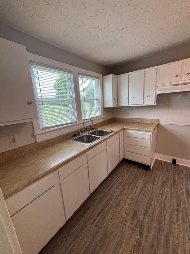 Building Photo - New Chilhowee Event Center Cottage!!