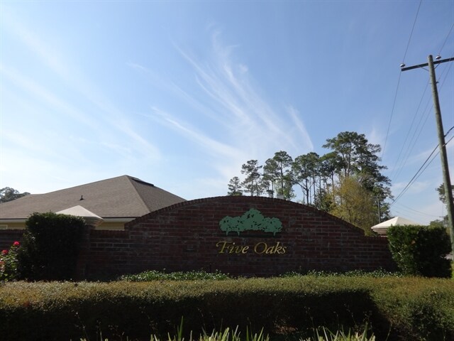Building Photo - 3035 Five Oaks Ln