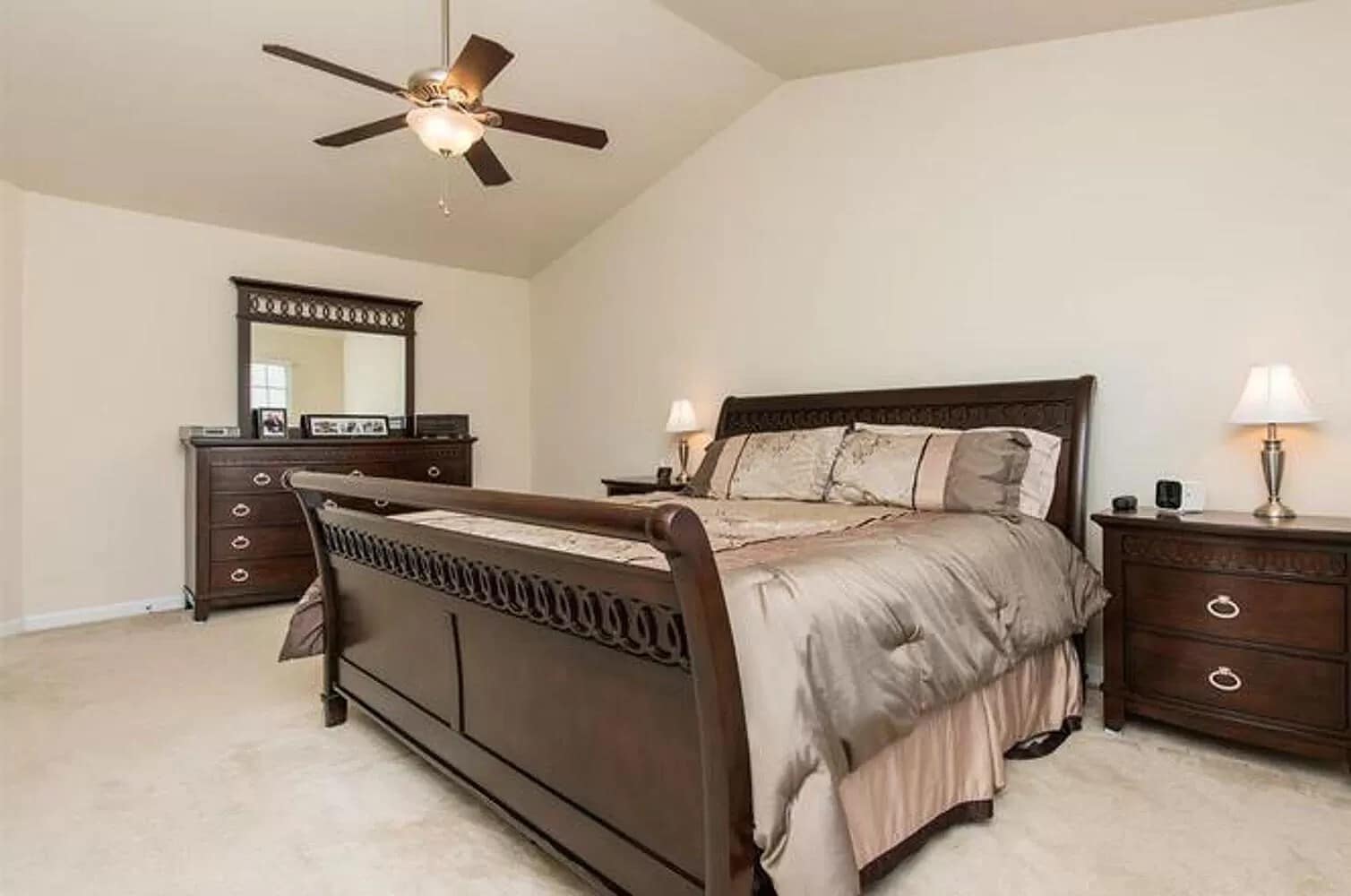 Master Bedroom - 725 Garden Square Ln