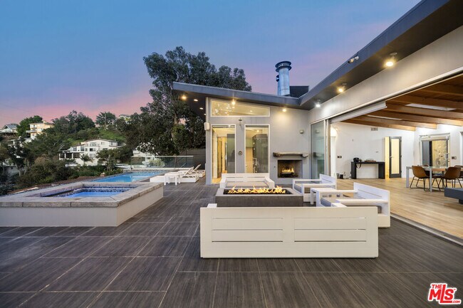 Building Photo - 7275 Mulholland Dr