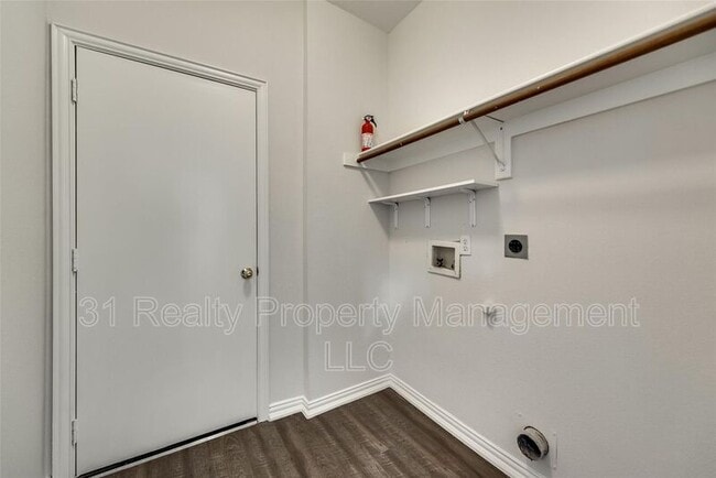 Building Photo - 5501 Fairfax Ct