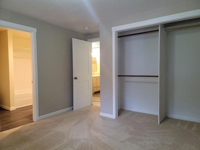 Building Photo - 2 Bedroom Rambler in Suquamish!