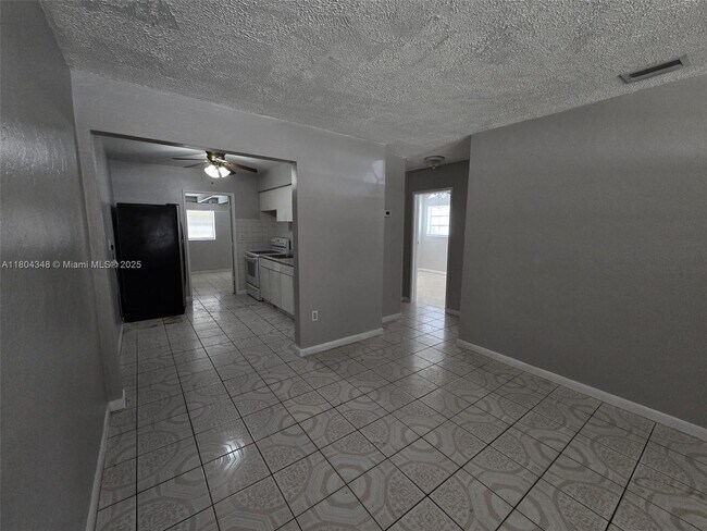 Building Photo - 480 NE 136th St
