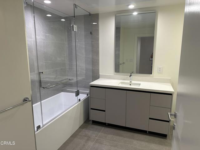 Building Photo - 39 S Los Robles Ave